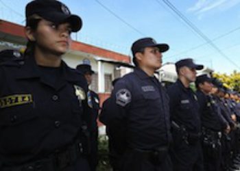 Encuesta en El Salvador resalta oposición a tregua entre pandillas
