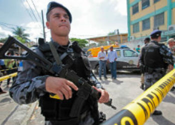 En favelas de Río temen más a la policía que a los narcotraficantes: encuesta