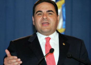 Expresidente de El Salvador arrestado por cargos de corrupción