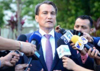 Fiscal general de El Salvador dice que ejército obstruye investigación a exministro