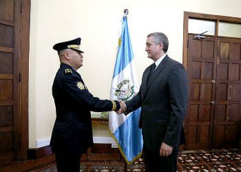 Destitución de director de la policía podría modificar equilibrio de poderes en Guatemala
