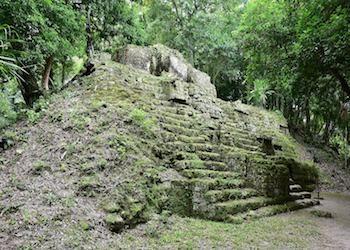 Mercado negro de piezas arqueológicas sigue vivo en Guatemala